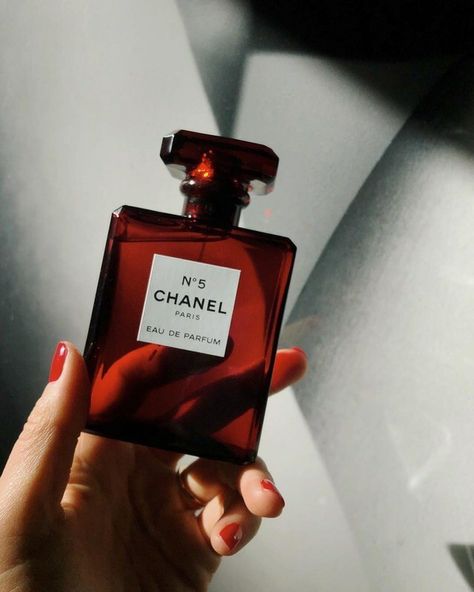 Chanel perfume~ Burgundy Aesthetic, Red Perfume, I See Red, Chanel Perfume, Dark Feminine Aesthetic, Aesthetic Colors, Red Wallpaper, Dolce E Gabbana, Perfume Collection