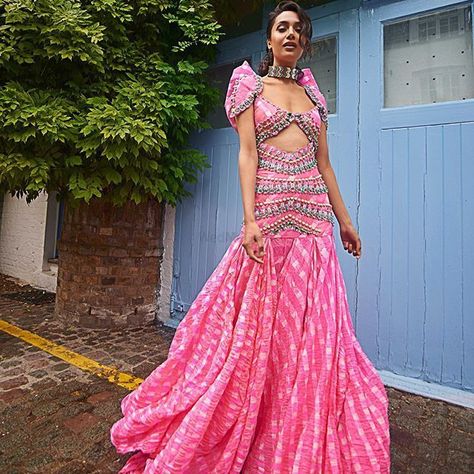 Indian Lengas, Multicolour Lehenga, Indian Goddesses, Papa Don't Preach, Indian Wedding Fashion, Mehendi Outfits, Saree Bollywood, Embroidered Jumpsuit, Lehnga Dress