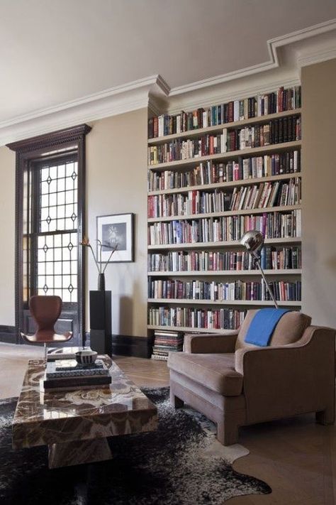 A simple floor to ceiling bookshelf highlights the height of the generous ceilings. Idea for my music/library room? Floor To Ceiling Bookshelves, Living Room New York, Lots Of Books, Library Inspiration, Library Bookshelves, Home Libraries, Built In Bookcase, Home Library, Reading Nook