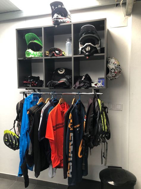 Mtb Gear Storage, Moto Gear Storage, Dirt Bike Storage Ideas, Garage Helmet Storage, Mtb Bedroom Ideas, Dirt Bike Gear Storage, Snowmobile Helmet Storage, Helmet Organization Ideas, Bike Closet