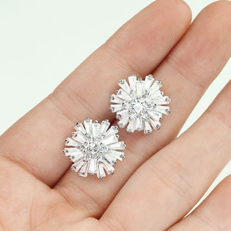 Buggets Diamond Jewellery, Piercings Earrings, Glamorous Earrings, Unique Diamond Earrings, Cluster Earrings Studs, Cluster Earring, Real Diamond Earrings, Bridal Statement Earrings, Wholesale Earrings