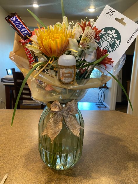 Starbucks Gift Card Bouquet, Teacher Appreciation Gifts Gift Cards, Flower Vase Gift Ideas, Mother’s Day Flower Vase Ideas, Mother’s Day Gift Bags For Coworkers, Teacher Appreciation Bouquet Ideas, Gift Basket For Teacher Appreciation, Work Mom Gifts, Nothing Bundt Cake Gift Ideas