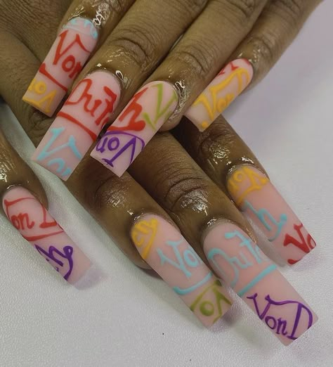 Von Dutch Nails, Hello Kitty Hairstyles, 90s Rap Aesthetic Wallpaper, Rap Aesthetic Wallpaper, Jewelry Latina, Winter Outfits Red, Purple Marble Nails, 90s Rap Aesthetic, Charcuterie Wedding