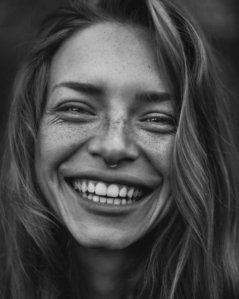 agataserge Happy Friday everyone  Portrait of amazing Weronika  @veogsve 얼굴 드로잉, Foto Portrait, Face Photography, Face Expressions, Black And White Portraits, Just Smile, Portrait Inspiration, Interesting Faces, Foto Inspiration