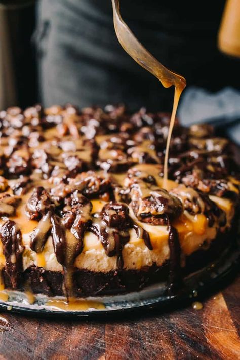 Turtle Cheesecake Recipe, Turtle Cheesecake Recipes, Low Carb Candy, The Boiled Egg Diet, Turtle Cheesecake, Egg Diet Plan, Keto Candy, Vanilla Sauce, Vanilla Cheesecake