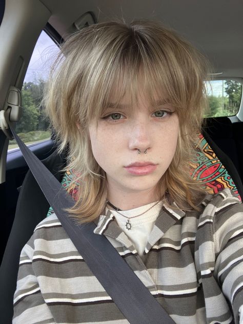 Hair Inspo Short Bangs, Blonde Short Shaggy Hair, Short Mullet Colored Hair, Mullet Hairstyle Women Shoulder Length, Short Blonde Hair With Bangs And Layers, Mallet Haircut Short, Soft Mullet With Bangs, 80s Mullet Women, Short Blonde Highlighted Hair