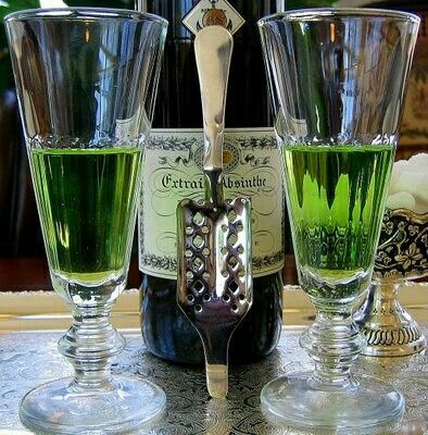 Absinthe Spoon, Green Fairy Absinthe, Absinthe Fairy, Absinthe Art, Alcohol Ads, Enchanted Party, Glass Things, Green Fairy, Drinking Vessels