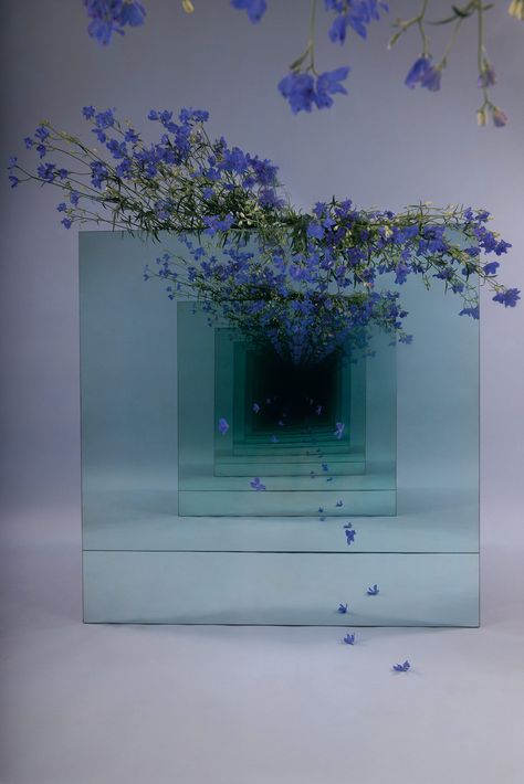 Mirrored Installations by Sarah Meyohas Create Infinite Tunnels Strewn With Dangling Flowers | Colossal Infinite Mirror, Collage Des Photos, Mirror Installation, Infinity Mirror, Flower Installation, Colossal Art, Josef Albers, Artistic Installation, Contemporary Abstract Art