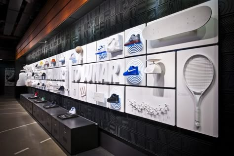 Cool Store Displays, Nike Retail, History Wall, Retail Concepts, Story Elements, Exhibition Display, Retail Interior, Environmental Design, Retail Space