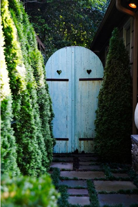 Inspire a rustic setting with curved double-wooden doors, painted a soothing color like light blue. Tor Design, Wooden Garden Gate, Garden Gate Design, Meteor Garden 2018, Easy Landscaping, The Secret Garden, Traditional Landscape, Garden Gate, Beautiful Backyards