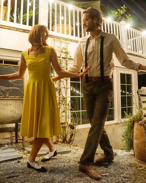 La La Land Costume #lalaland #lalalandmovie #ryangosling #emmastone #halloweencostume #couplecostume #miaandsebastian La La Land Halloween Costume, Lala Land Costume, La La Land Costumes Halloween, La La Land Outfits, La La Land Costumes, Lala Land Movie Poster, Couples Costumes 2023, Simple Couple Costumes, Movie Poster La La Land