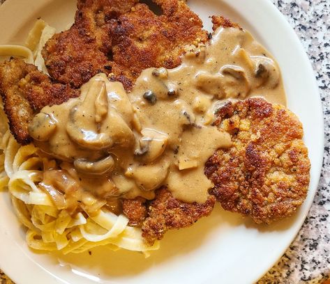 Schnitzel Mushroom Sauce, Pork Snitzel Recipe Germany, Mushroom Sauce For Pork, Recipes With Sauce, Pork Snitzel, Pork Schnitzel Recipe, Harvest Meals, Pork Roulade, Pork Cutlet Recipes