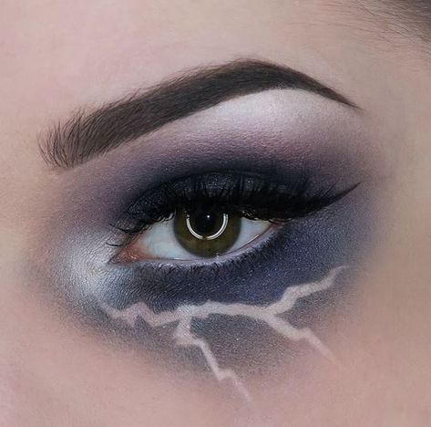 Morphe on Instagram: “Lightning Strikes Everytime She Moves ⚡️⚡️ #MorpheBabe @sharonvanbommel created this look with the 35U + 35C Palettes 🌕 #MorpheBrushes…” Storm Costume, Makeup Zombie, Egirl Makeup, Halloween Makeup Scary, Amazing Makeup, Morphe Brushes, Special Effects Makeup, Makeup Eye Looks, Fantasy Forest