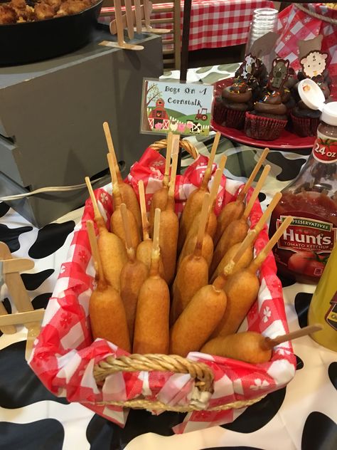 How about wrap corn dogs in green napkins. Farm Party Foods Cute Ideas, Corn Party Theme, Country Bday Party, Country Theme Party Food, Food For Rodeo Theme Party, Western Party Food Ideas Wild West, Corn Themed Birthday Party, Corn Party Decorations, Cowboy 3rd Birthday Party