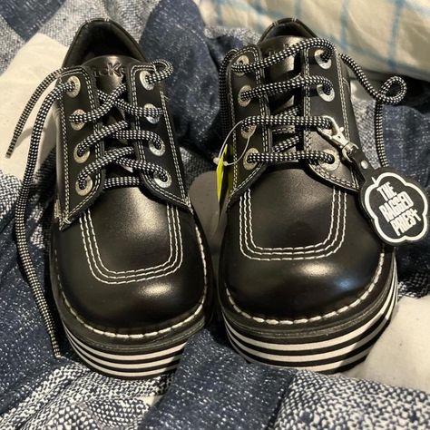 The Ragged Priest Black And White Creepers. Size 7. Dead Stock Item. Bought On Depop But They Aren’t My Style Anymore So I Never Wore Them 80s Goth Fashion, White Creepers, Alt Shoes, Goth Fits, Goth Shoes, The Ragged Priest, Ragged Priest, Teenage Fashion, Everyday Shoes