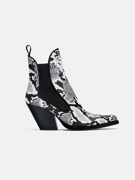 Zara Cowboy Ankle Boots Snake Outfits, Womens Cowboy Boots, Cowboy Boots Outfit, Snakeskin Cowboy Boots, Celebrity Boots, Cowboy Ankle Boots, Pointed Boots, Zara Boots, Black Cowboy