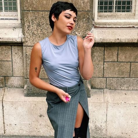 Gigi Core, Pixie 2023, Buzzed Hair Women, Carla Diaz, Long Bobs, Buzzed Hair, Goth Hair, Really Short Hair, Short Hair Pixie Cuts