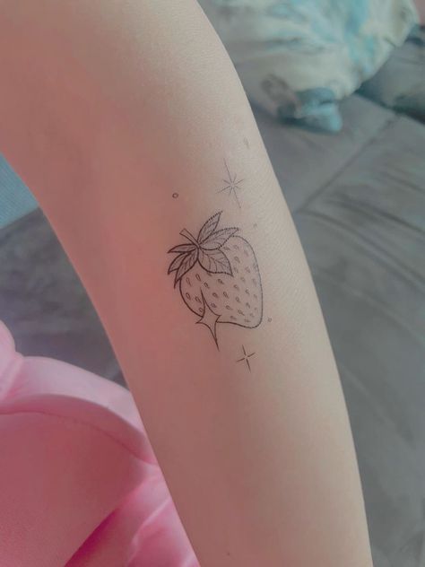 Strawberry And Flowers Tattoo, Strawberry Aesthetic Tattoo, Minimal Strawberry Tattoo, Strawberry Tattoo Thigh, Small Strawberry Tattoo Simple, Cute Fruit Tattoos, Heart Strawberry Tattoo, Fineline Tattoo Ideas Simple, Fine Line Strawberry Tattoo