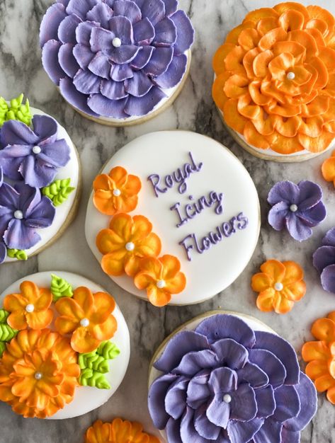 Create Stunning Petals With This Royal Icing Flower Tutorial! - Your Baking Bestie Royal Icing Recipe For Flowers, Stiff Icing Recipe, Icing Flowers Tutorial, Stiff Royal Icing Recipe, Royal Icing Flowers Tutorial, Sugar Cookie Decorating Icing, Royal Icing Piping, Royal Icing Cookies Recipe, Christmas Sugar Cookies Decorated