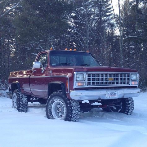 2,943 Likes, 15 Comments - SquareBody USA (@squarebody_usa) on Instagram: “@direland194 1980 K20 playing in the snow Get your Square Body Nation Gear Square Body Nation…” Jacked Up Truck, Country Trucks, Trucks Lifted Diesel, Trucks Chevy, Vintage Pickup Trucks, Classic Ford Trucks, Pick Up Truck, Lifted Chevy Trucks, Chevy Pickup Trucks