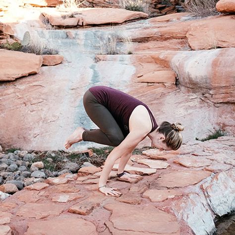 Master Baptiste Yoga teacher Leah Cullis demonstrates this energizing Vitality sequence from Baron Baptiste's book, Journey Into Power. Crescent Twists, Baron Baptiste, Baptiste Yoga, Crescent Lunge, Peace Fingers, Crow Pose, Upward Facing Dog, Chest Opening, Downward Facing Dog