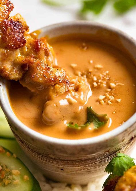 Asian Peanut Sauce Recipe, Peanut Sauce Thai, Best Asian Recipes, Thai Peanut Sauce Recipe, Chicken Reci, Chicken Satay With Peanut Sauce, Satay Skewers, Peanut Satay, Thai Chicken Satay