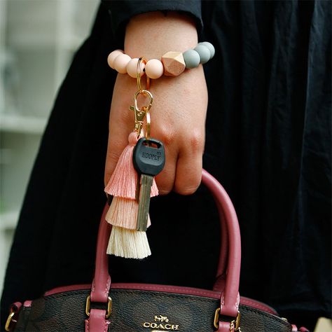 FlyingBean Silicone Beaded Bracelet Keychain with Boho Chic Tassel Hanging[Light Pink] Keychain Ideas With Beads, Tassel Bag Charm, Keychain Bracelet, Boho Keychain, Handmade Keychains, Bracelet Keychain, Bead Charms Diy, Tassel Keychain, Silicone Bracelets