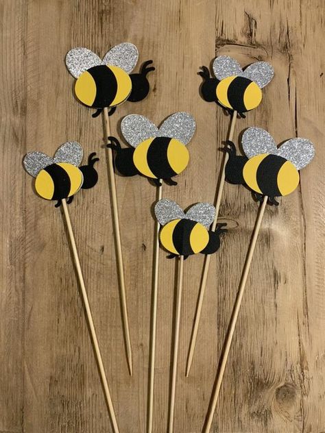 Bumblebee Cake, Bumblebee Party, Bee Party Decorations, Bee Crafts For Kids, Tall Cake, Bee Themed Classroom, Bumble Bee Birthday, Bee Birthday Party, Honey Bee Decor