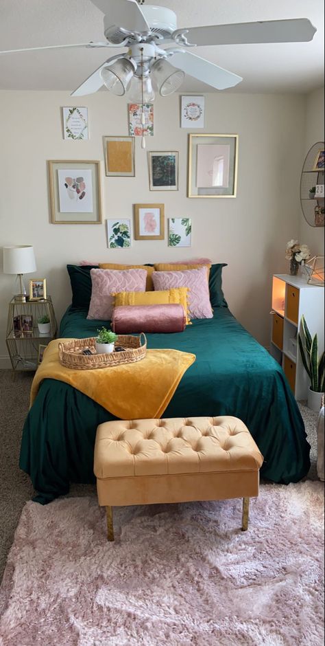 Emerald green room with mustard yellow and pink detailing. Emerlad Green Bedding, Emerald Bedding Room, Emerald Green Bedframe Room, Mustard And Turquoise Bedroom, Emerald Bed Room, Emerald Green Yellow Pink Bedroom, Bedroom With Emerald Green Bed, Green Pink Room Bedrooms, Colors That Go With Emerald Green Bedroom