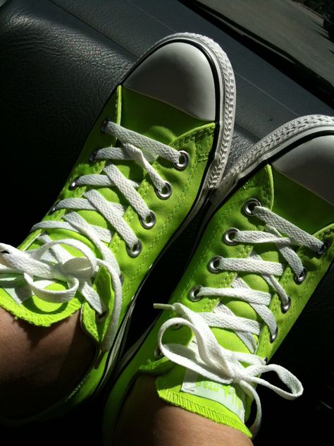 converse Green Converse Sneakers With Rubber Toe Cap, Green Converse Sneakers With Gum Sole, Converse Platform Shoes Green, Neon Green Converse, Green Converse Lace-up Canvas Shoes, Converse Tennis Shoes, Flexible Shoes, All Stars Converse, Wear Green