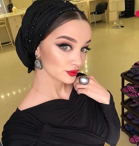 Turban For Wedding, Classy Womens Dresses, Eid Outfit Ideas, Hijab Turban Style, Muslim Long Dress, Elegant Silk Dresses, Luxury Fashion Outfits, Estilo Hijab, Turban Hijab