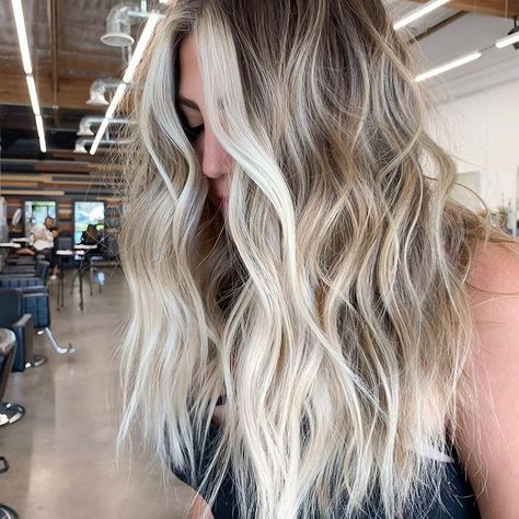 Los Angeles Hairstylist (@jmalonehair) • Instagram photos and videos Blonde Balayage Beachy, Surf Blonde Balayage, Cool Balayage, Dark Roots Blonde Hair Balayage, Blonde Highlights Short Hair, Dark Roots Hair, Soft Blonde Hair, Face Frames, Money Pieces