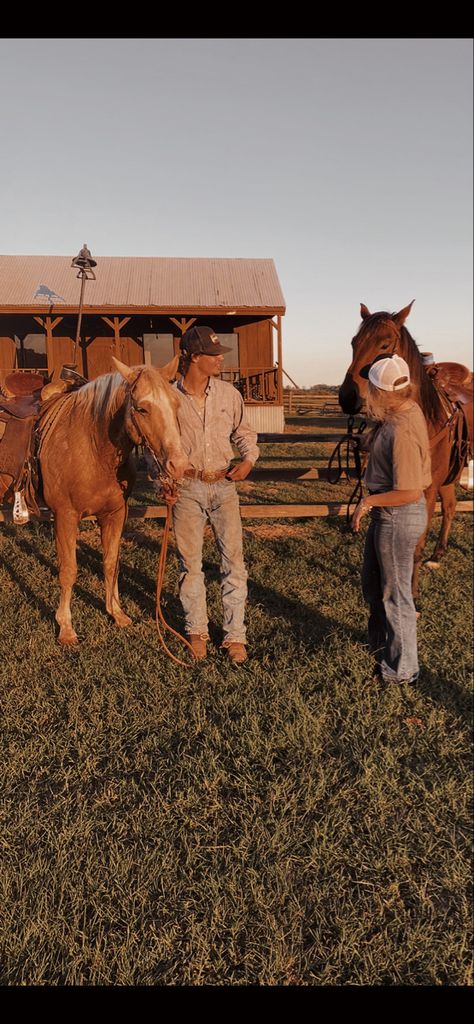 Rodeo Couples, Country Couple Pictures, Country Relationship Goals, Cowboy Hat Styles, Country Romance, Country Relationships, Cute Country Couples, Country Girl Life, Cowboy Love