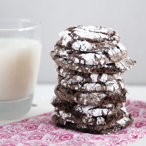 Chocolate Cool Whip, Recipes With Cool Whip, Cool Whip Cookies, Cool Whip Desserts, Cake Mix Cookie Recipes, Chocolate Cookie Recipes, Crinkle Cookies, Chocolate Chunk, Cake Mix Cookies