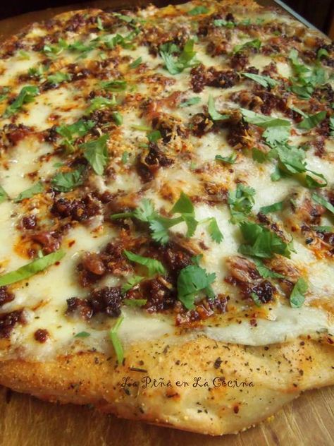 Pizza Chorizo, Chorizo Pizza, Delicious Quiche, Mexican Chorizo, Food Reference, Chorizo Recipes, Pizza Sandwich, Pizza And Beer, White Pizza