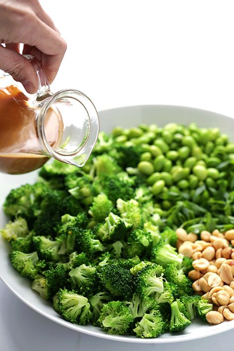 This Asian Broccoli Salad recipe is quick and easy to make, and tossed with the most delicious peanut sauce. Peanut Broccoli, Asian Broccoli Salad, Broccoli Edamame, Brócoli Salad, Salad With Peanut Sauce, Asian Broccoli, Easy Peanut Sauce, Recipe Broccoli, Teriyaki Chicken And Rice