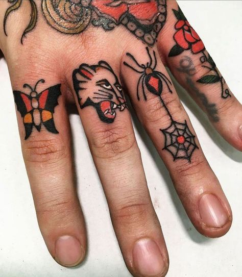 Traditional Tattoo Man, Aa Tattoos, Traditional Hand Tattoo, Old School Traditional, Old School Tattoos, Body Tattoo Design, Traditional Style Tattoo, Finger Tattoo Designs, Old School Tattoo Designs