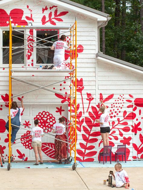 How to Paint a Gigantic Mural | Handmade Charlotte Garden Mural, Handmade Charlotte, Wall Murals Painted, Murals Street Art, Hus Inspiration, Mural Wall Art, Wallpaper Bedroom, Mural Painting, Mural Art