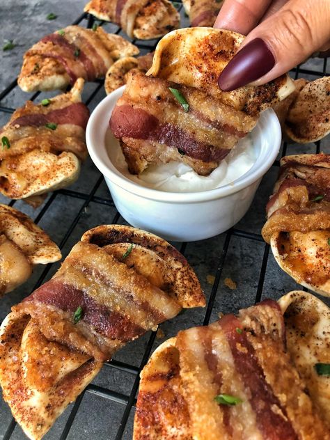 Bite Size Breakfast, Oven Baked Bacon, Lithuanian Recipes, Easy App, Hot Appetizers, Baked Bacon, Football Party Food, Easy Appetizers, Beef Casserole Recipes