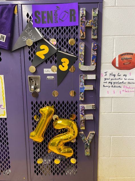 Senior Basketball Locker Decorations, Senior Locker Decorations Ideas Soccer, Senior Night Football Locker Decorations, Senior Locker Decorations Football, Decorating Lockers For Sports, Softball Locker Room Decorations, Basketball Locker Room Decorations, Softball Locker Decorations, Senior Night Locker Decorations