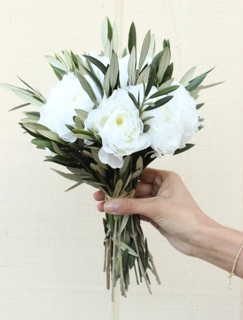 Bouquet Greenery, Small Wedding Bouquets, Simple Wedding Bouquets, White Flower Bouquet, Diy Bridal Bouquet, Cascading Wedding Bouquets, Greenery Bouquet, Olive Leaves, Diy Bridal