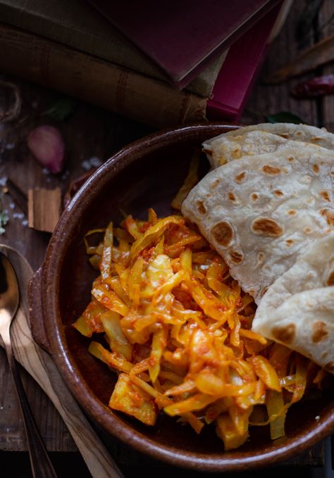 Indian Style Stir Fried Cabbage with Potato - mildly spiced indian cabbage and potato dish that is perfect served with roti and is made in one pot! Stir Fried Cabbage, Indian Cabbage, Indian Cookbook, Sides Recipes, Fried Fish Recipes, Vegetarian Indian, Wholesome Recipes, Vegetarian Cabbage, Fried Cabbage