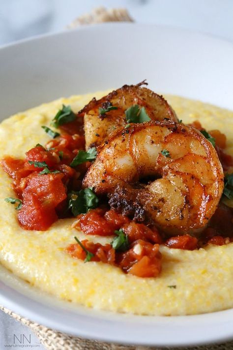 Spicy #Shrimp Over Creamy Polenta. You can never have too many recipes for shrimp and grits! Polenta And Shrimp Recipes, Grits Dinner, Recipe Alfredo Sauce, Shrimp Grits Recipe, Polenta Recipe, Polenta Recipes, Creamy Polenta, Shrimp And Grits, Recipe Dinner