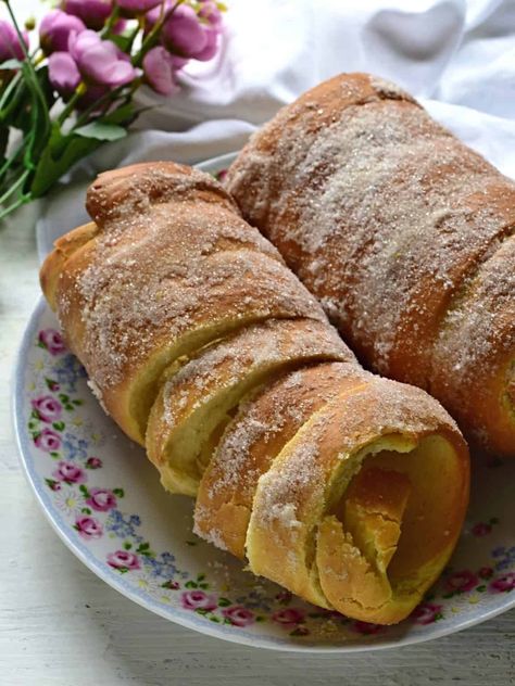 Czech Trdelnik Recipe - Cook Like Czechs Slovakian Food, Czech Desserts, Christmas Pastries, Eastern European Recipes, Croatian Recipes, Czech Recipes, European Cuisine, Hungarian Recipes, Sweet Pastries