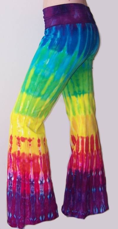 Just cool♥ Bellbottom Pants, Ty Dye, Rainbow Pants, Dye Pants, Yoga Studio Design, Color Explosion, Estilo Hippie, Hippie Love, Rainbow Bright