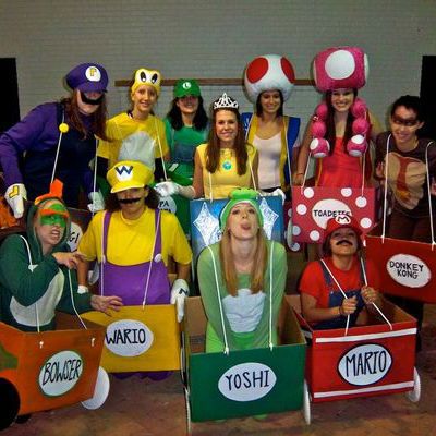 Halloween Costumes For Families, Super Mario Kostüm, Mario Kart Costumes, Funny Group Halloween Costumes, Super Mario Costumes, Luigi Costume, Best Group Halloween Costumes, 2015 Halloween Costumes, Kostuum Halloween