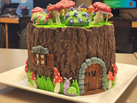 Gnome Birthday Cake, Fairy Log Cake, Mushroom Design Cake, Mushroom Decorated Cake, Mushroom Forest Cake, Cake With Mushroom Design, Tree Stump Cake With Mushrooms, 60th Birthday Cake For Men, Fairy Garden Cake