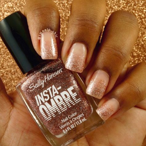 Rose Gold Glitter Ombre/Gradient Nail Art using Sally Hansen Insta Ombre in… Nails Rose Gold Glitter, Glaze Nails, Gel Powder Nails, Nails Rose Gold, Gold Glitter Nail Polish, Gold Glitter Ombre, Rose Gold Nail, Rose Gold Nail Polish, Nails Rose