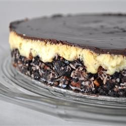 Nanaimo Bar Cheesecake, Nanaimo Bar, Cheesecake Bar, Nanaimo Bars, Salty Cake, Gateaux Cake, Cheesecake Bars, Cheesecake Recipe, Canada Day