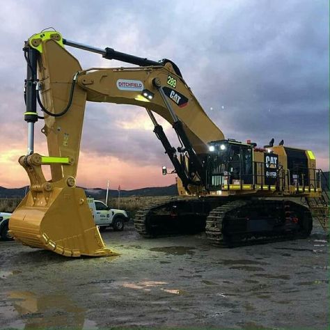 Army Tech, Cat Construction, Caterpillar Excavator, Earth Moving Equipment, Caterpillar Equipment, Cat Excavator, Heavy Construction Equipment, Engineering Jobs, Sand And Gravel